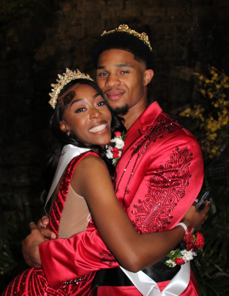Prom+Queen+and+King%2C+couple+Myra+Smith+and+Kylan+Rue%2C+share+a+dance+after+the+crowning.